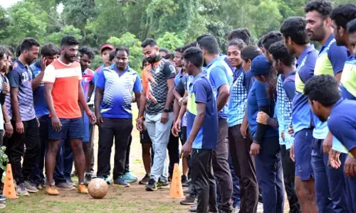 ಕಲಿತ ಅಂಗಣದಲ್ಲೇ ಕೋಚಿಂಗ್ ಮಾಡುತ್ತಿ ರುವ ಫುಟ್ಬಾಲ್ ಆಟಗಾರ ಸಿರಾಜ್