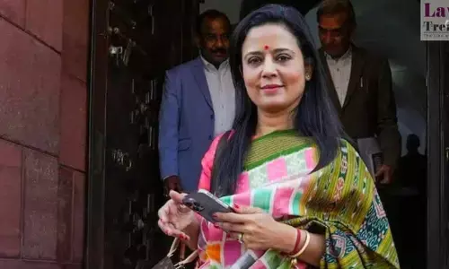 ಉಚ್ಚಾಟನೆ ವಿರುದ್ಧ ಮೊಯಿತ್ರಾ ಅರ್ಜಿ: ಲೋಕಸಭಾ ಕಾರ್ಯದರ್ಶಿಯ ಉತ್ತರ ಕೋರಿದ ಸುಪ್ರೀಂ