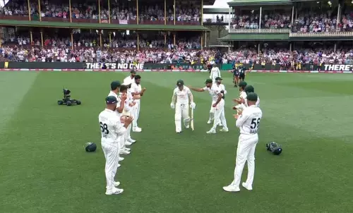 ಪಾಕಿಸ್ತಾನದ ಆಟಗಾರರಿಂದ ಗೌರವ ರಕ್ಷೆ ಸ್ವೀಕರಿಸಿದ ಡೇವಿಡ್ ವಾರ್ನರ್