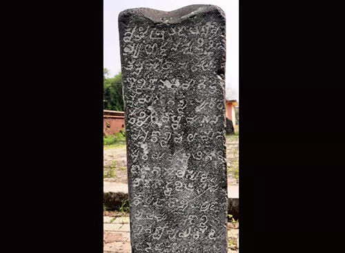 ಗೋವಾದಲ್ಲಿ ಪ್ರಾಚೀನ ಕನ್ನಡ ಶಾಸನ ಪತ್ತೆ ಗೋವಾದಲ್ಲಿ ಪ್ರಾಚೀನ ಕನ್ನಡ ಶಾಸನ ಪತ್ತೆ