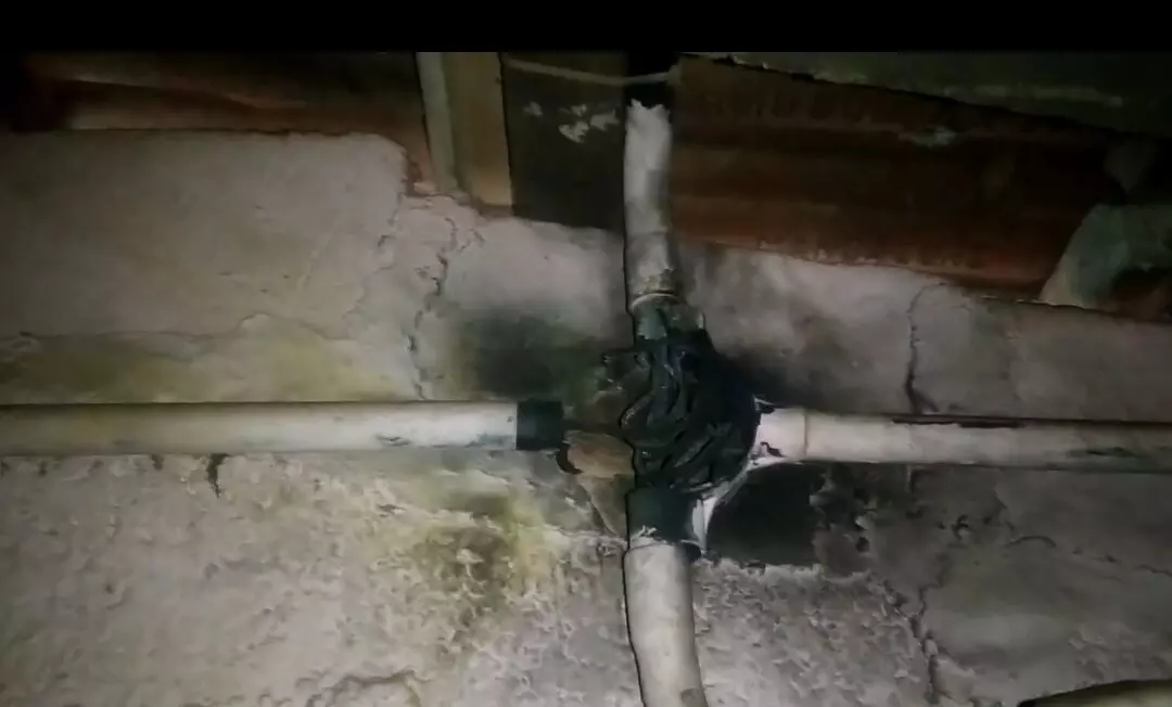 ಸಿಡಿಲು ಬಡಿದು ಮನೆಗೆ ಹಾನಿ ಸಿಡಿಲು ಬಡಿದು ಮನೆಗೆ ಹಾನಿ