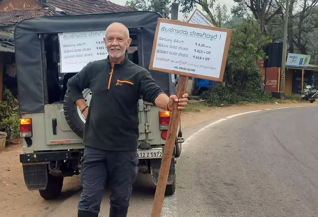 “ಕೆಲಸಗಾರರು ಬೇಕಾಗಿದ್ದಾರೆ”: ಕೊಡಗಿನ ಬೆಳೆಗಾರರ ಅಸಹಾಯಕ ಪರಿಸ್ಥಿತಿಗೆ ಸಾಕ್ಷಿಯಾದ ವೈರಲ್ ಫೋಟೋ