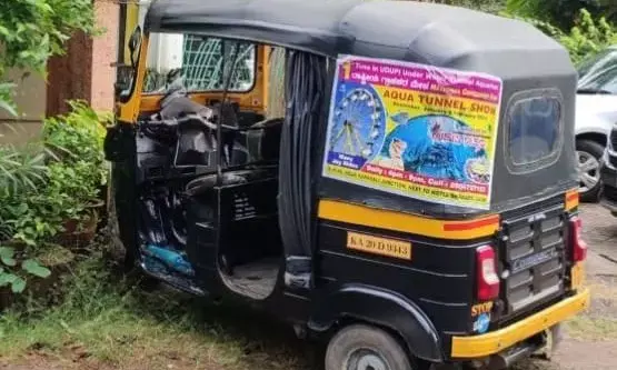 ಚಲಿಸುತ್ತಿದ್ದ ರಿಕ್ಷಾ ಚಾಲಕನಿಗೆ ಹೃದಯಾಘಾತ: ಪ್ರಯಾಣಿಕರಿಗೆ ಗಾಯ