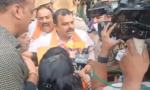 ಬೆಂಗಳೂರು: ಠಾಣೆಯೆದುರು ಪ್ರತಿಭಟನೆ ನಿರತ ಶಾಸಕ ಸುನೀಲ್ ಕುಮಾರ್ ಪೊಲೀಸ್ ವಶಕ್ಕೆ