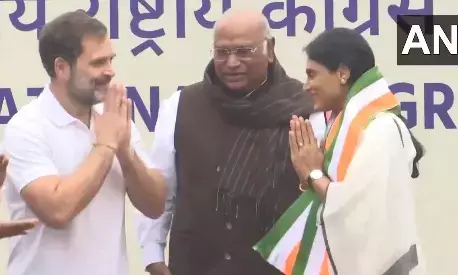 ಕಾಂಗ್ರೆಸ್ ಸೇರ್ಪಡೆಯಾದ ವೈ.ಎಸ್. ಶರ್ಮಿಳಾ