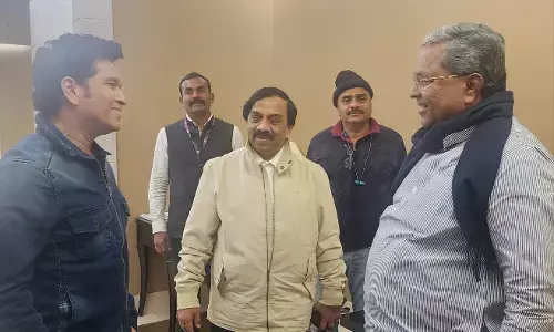 ಕ್ರಿಕೆಟಿಗ ಸಚಿನ್ ತೆಂಡುಲ್ಕರ್ ಅವರನ್ನು ಭೇಟಿಯಾದ ಸಿಎಂ ಸಿದ್ದರಾಮಯ್ಯ