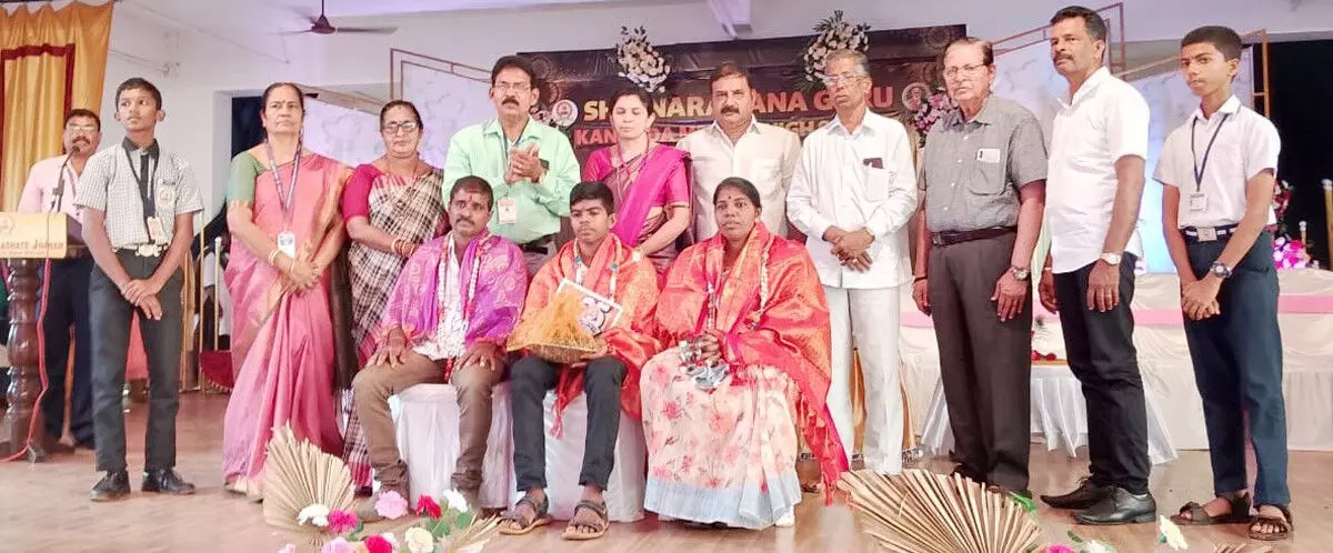 ಪಡುಬೆಳ್ಳೆ ಶ್ರೀನಾರಾಯಣಗುರು ಶಾಲಾ ರಜತ ಸಂಭ್ರಮಕ್ಕೆ ಚಾಲನೆ ಪಡುಬೆಳ್ಳೆ ಶ್ರೀನಾರಾಯಣಗುರು ಶಾಲಾ ರಜತ ಸಂಭ್ರಮಕ್ಕೆ ಚಾಲನೆ