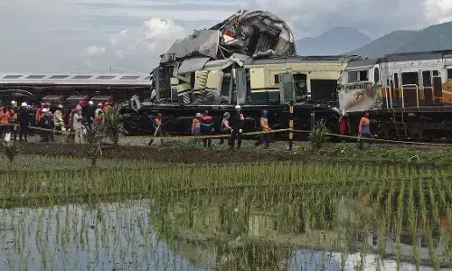 ಇಂಡೋನೇಶ್ಯ: ರೈಲುಗಳ ಡಿಕ್ಕಿ; ಕನಿಷ್ಟ 4 ಮಂದಿ ಸಾವು