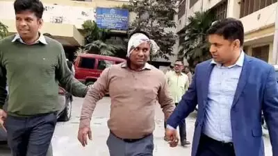 ಇ.ಡಿ. ಅಧಿಕಾರಿಗಳ ಮೇಲೆ ಗುಂಪು ಹಲ್ಲೆ: ಮೂವರಿಗೆ ಗಾಯ ಇ.ಡಿ. ಅಧಿಕಾರಿಗಳ ಮೇಲೆ ಗುಂಪು ಹಲ್ಲೆ: ಮೂವರಿಗೆ ಗಾಯ