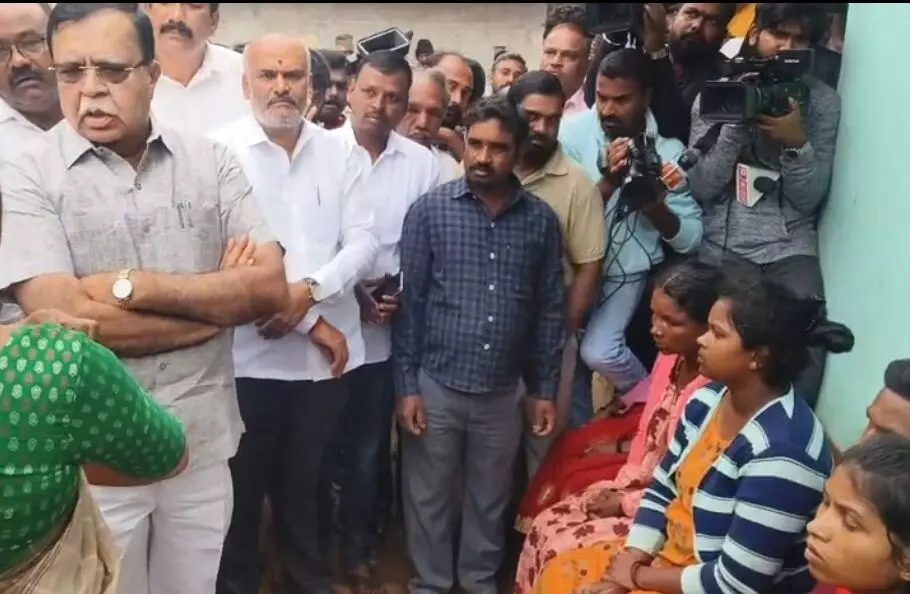 ಹಾಸನ| ಕಾಡಾನೆ ದಾಳಿಯಿಂದ ಮೃತಪಟ್ಟ ವಸಂತ್ ಮನೆಗೆ ಭೇಟಿ ನೀಡಿದ ಸಚಿವ ಕೆ.ಎನ್ ರಾಜಣ್ಣ