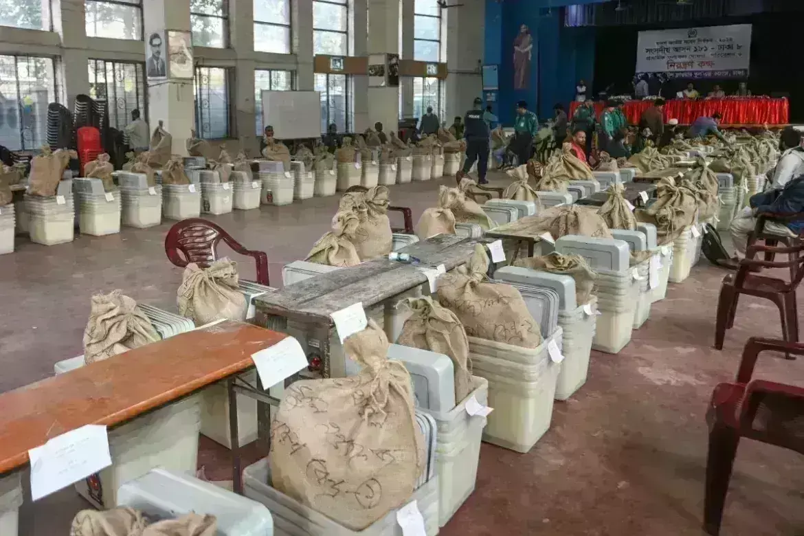 ಬಾಂಗ್ಲಾದಲ್ಲಿ ರವಿವಾರ ಸಾರ್ವತ್ರಿಕ ಚುನಾವಣೆ; 48 ಗಂಟೆಗಳ ಸಾರ್ವತ್ರಿಕ ಮುಷ್ಕರಕ್ಕೆ ವಿಪಕ್ಷಗಳ ಕರೆ, ಶಾಲೆಗಳು, ಮತಗಟ್ಟೆಗಳಿಗೆ ಬೆಂಕಿ