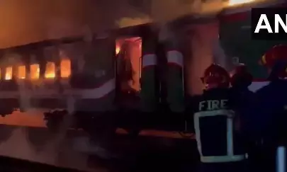 ಬಾಂಗ್ಲಾದೇಶ: ಸಾರ್ವತ್ರಿಕ ಚುನಾವಣೆ ಮುನ್ನಾ ದಿನ ರೈಲಿಗೆ ಬೆಂಕಿ; ನಾಲ್ವರು ಮೃತ್ಯು