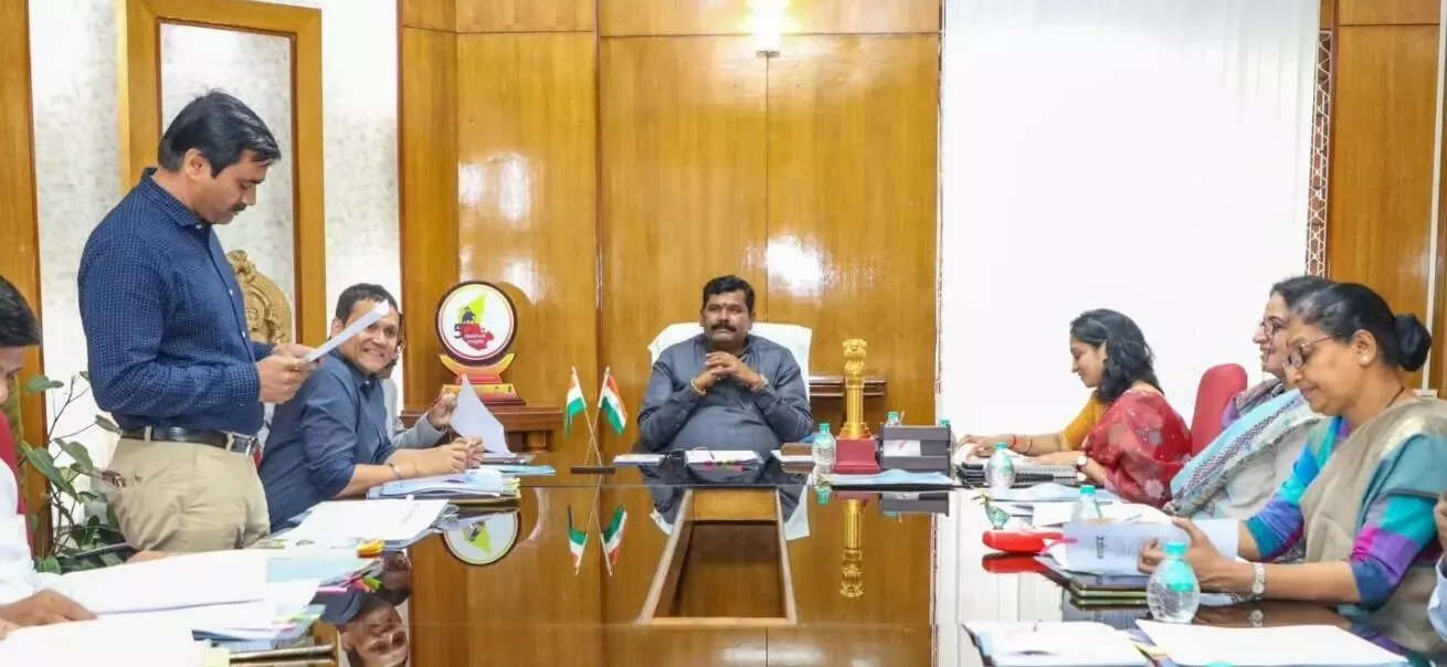 ನಾಮಫಲಕಗಳಲ್ಲಿ ಶೇ.60ರಷ್ಟು ಕನ್ನಡ ಬಳಕೆಗೆ ಕಠಿಣ ನಿಯಮ: ಅಧಿಕಾರಿಗಳೊಂದಿಗೆ ಸಚಿವ ತಂಗಡಗಿ ಸಭೆ ನಾಮಫಲಕಗಳಲ್ಲಿ ಶೇ.60ರಷ್ಟು ಕನ್ನಡ ಬಳಕೆಗೆ ಕಠಿಣ ನಿಯಮ: ಅಧಿಕಾರಿಗಳೊಂದಿಗೆ ಸಚಿವ ತಂಗಡಗಿ ಸಭೆ