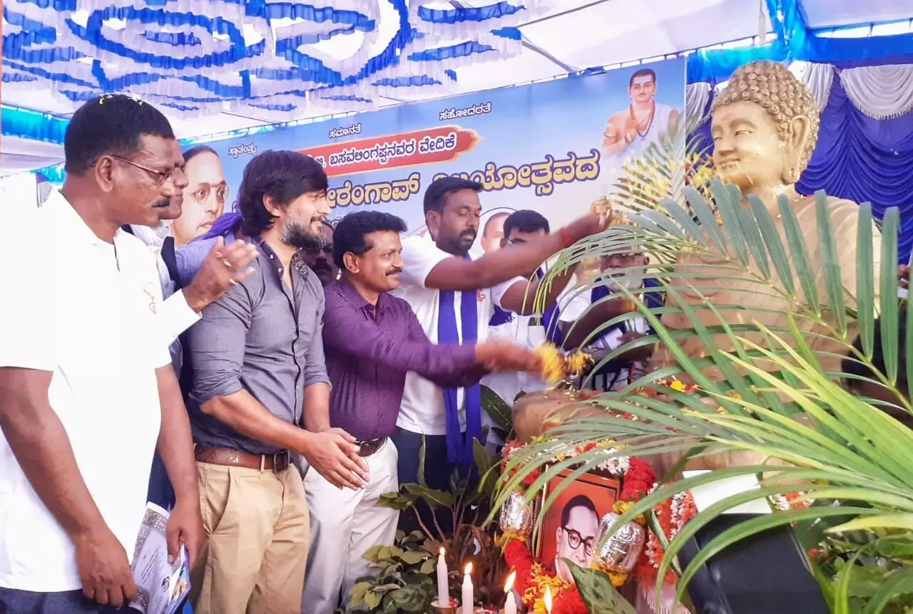 ಗಾಂಧಿವಾದವೇ ಈ ದೇಶದ ಮನುವಾದ, ಸನಾತನವಾದ: ನಟ ಚೇತನ್ ಅಹಿಂಸಾ ಗಾಂಧಿವಾದವೇ ಈ ದೇಶದ ಮನುವಾದ, ಸನಾತನವಾದ: ನಟ ಚೇತನ್ ಅಹಿಂಸಾ