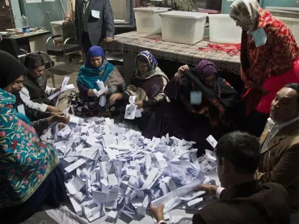 ಬಾಂಗ್ಲಾದೇಶ: 40% ಮತದಾನ, ಮತ ಎಣಿಕೆ ಆರಂಭ ಬಾಂಗ್ಲಾದೇಶ: 40% ಮತದಾನ, ಮತ ಎಣಿಕೆ ಆರಂಭ