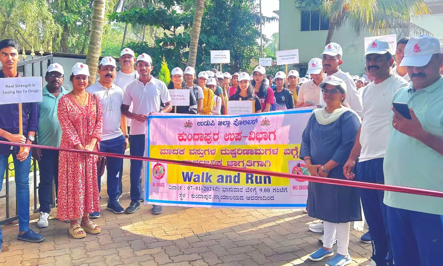 ಕುಂದಾಪುರ: ಪೊಲೀಸರಿಂದ ‘ವಾಕ್ ಆಂಡ್ ರನ್’ ಜಾಥಾ