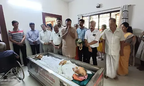 ಜಾನಪದ ವಿದ್ವಾಂಸ ಅಮೃತ ಸೋಮೇಶ್ವರ ಅಂತ್ಯಕ್ರಿಯೆ