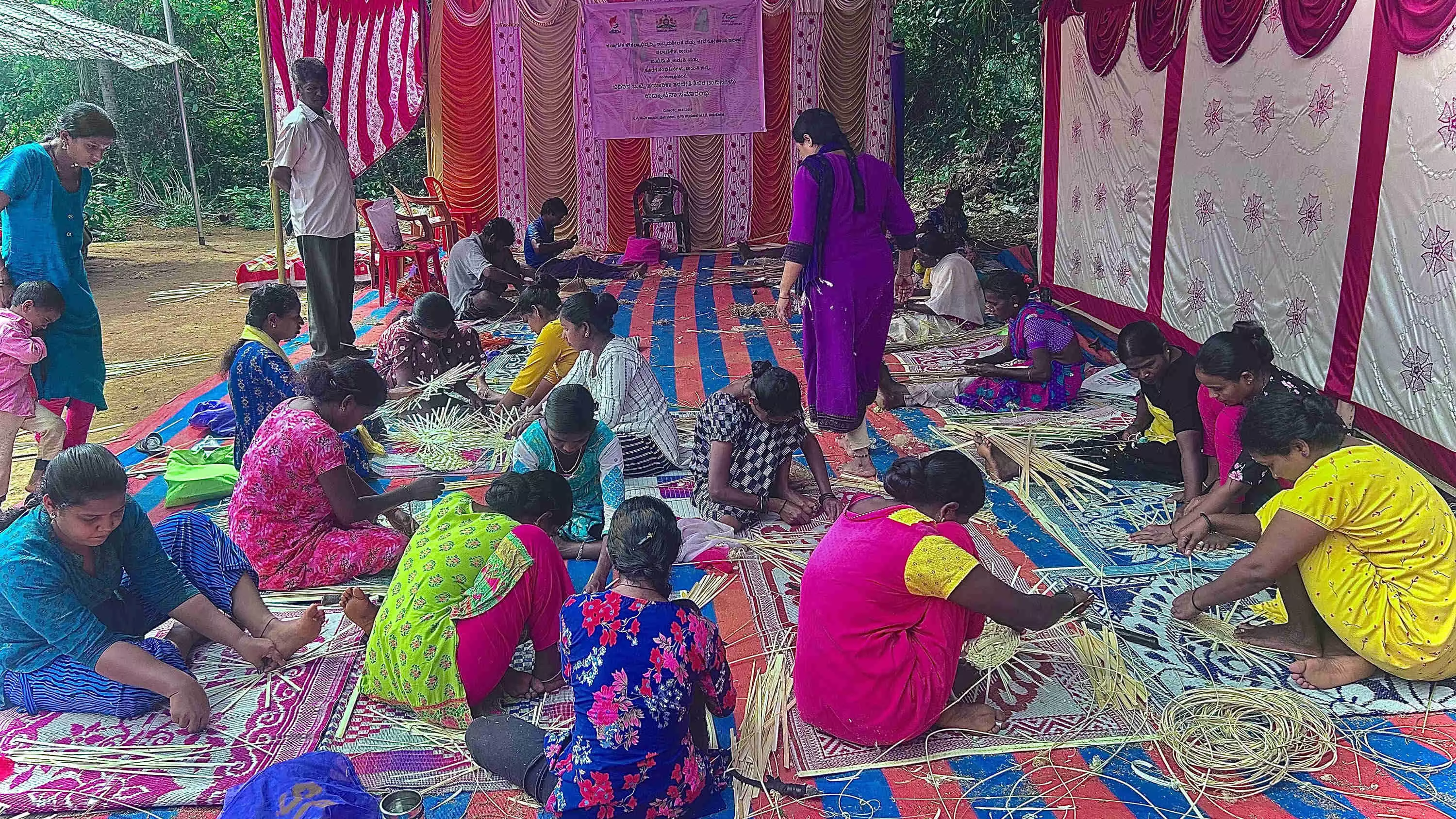 ಕೊರಗ ಸಮುದಾಯದಿಂದ ಬಿದಿರಿನ ಆಕರ್ಷಕ ದಿನಬಳಕೆ, ಅಲಂಕಾರಿಕ ವಸ್ತುಗಳ ತಯಾರಿಕೆ