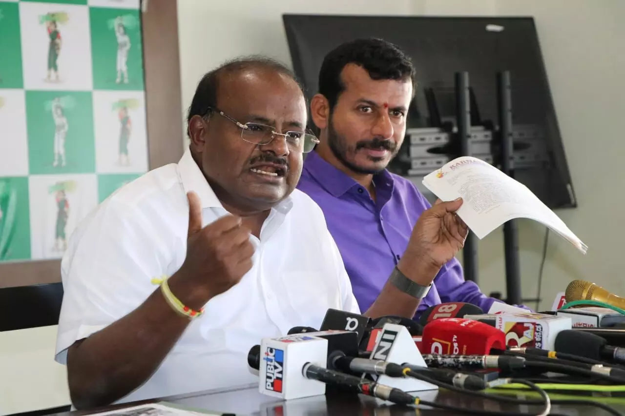 ಬೆಳಗಾವಿ ವಿಚಾರದಲ್ಲಿ ಹೇಳಿಕೆ ನೀಡಿರುವ ಲಕ್ಷ್ಮಿ ಹೆಬ್ಬಾಳ್ಕರ್ ಕರೆದು ಸಿಎಂ ಬುದ್ದಿ ಹೇಳಲಿ: ಎಚ್.ಡಿ.ಕುಮಾರಸ್ವಾಮಿ ಬೆಳಗಾವಿ ವಿಚಾರದಲ್ಲಿ ಹೇಳಿಕೆ ನೀಡಿರುವ ಲಕ್ಷ್ಮಿ ಹೆಬ್ಬಾಳ್ಕರ್ ಕರೆದು ಸಿಎಂ ಬುದ್ದಿ ಹೇಳಲಿ: ಎಚ್.ಡಿ.ಕುಮಾರಸ್ವಾಮಿ