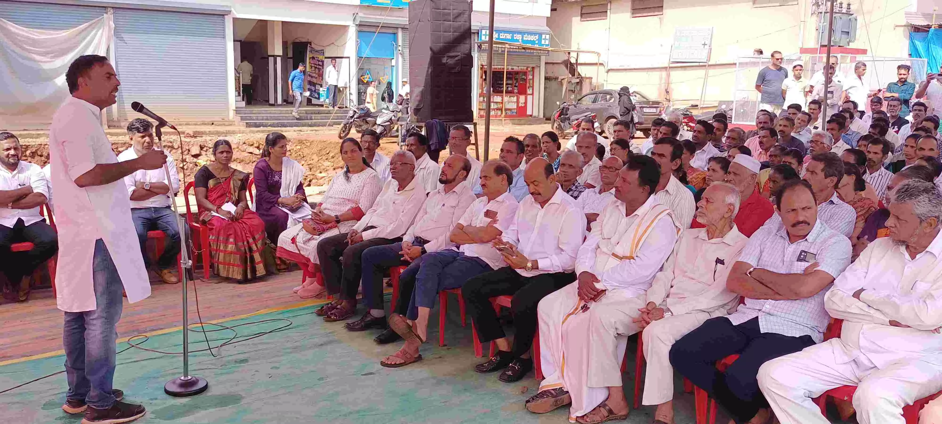 ಗುರುಪುರ: ಬೇಡಿಕೆಗಳ ಈಡೇರಿಕೆಗೆ ಒತ್ತಾಯಿಸಿ ಸಮಾನ ಮನಸ್ಕ ಸಂಘಟನೆಗಳ ನೇತೃತ್ವದಲ್ಲಿ ಧರಣಿ ಗುರುಪುರ: ಬೇಡಿಕೆಗಳ ಈಡೇರಿಕೆಗೆ ಒತ್ತಾಯಿಸಿ ಸಮಾನ ಮನಸ್ಕ ಸಂಘಟನೆಗಳ ನೇತೃತ್ವದಲ್ಲಿ ಧರಣಿ