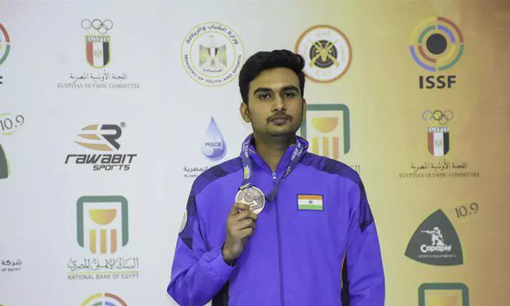 ಪ್ಯಾರಿಸ್ ಒಲಿಂಪಿಕ್ಸ್‌ ಗೆ ಶೂಟರ್‌ ಗಳಾದ ವರುಣ್ ಥೋಮರ್, ಇಶಾ ಸಿಂಗ್ ಅರ್ಹತೆ