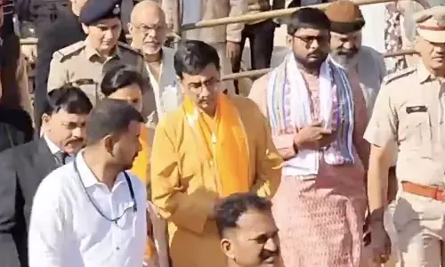 ನ್ಯಾಯಾಲಯಗಳಿಗೆ ಸ್ಫೂರ್ತಿಯಾಗಲು ದೇಗುಲಗಳ ಮೇಲಿನ ಧ್ವಜಗಳನ್ನು ಪ್ರಸ್ತಾವಿಸಿದ ಸಿಜೆಐಗೆ ಬುದ್ಧಿಜೀವಿಗಳ ತರಾಟೆ