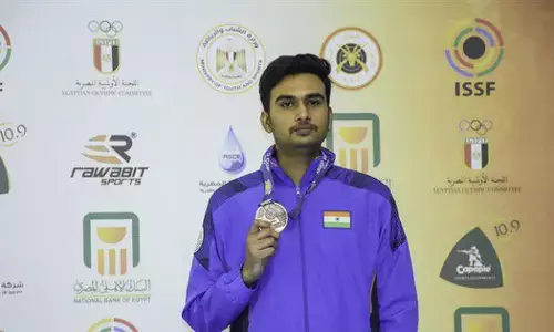 ಪ್ಯಾರಿಸ್ ಒಲಿಂಪಿಕ್ಸ್‌ ಗೆ ಶೂಟರ್‌ ಗಳಾದ ವರುಣ್ ಥೋಮರ್, ಇಶಾ ಸಿಂಗ್ ಅರ್ಹತೆ