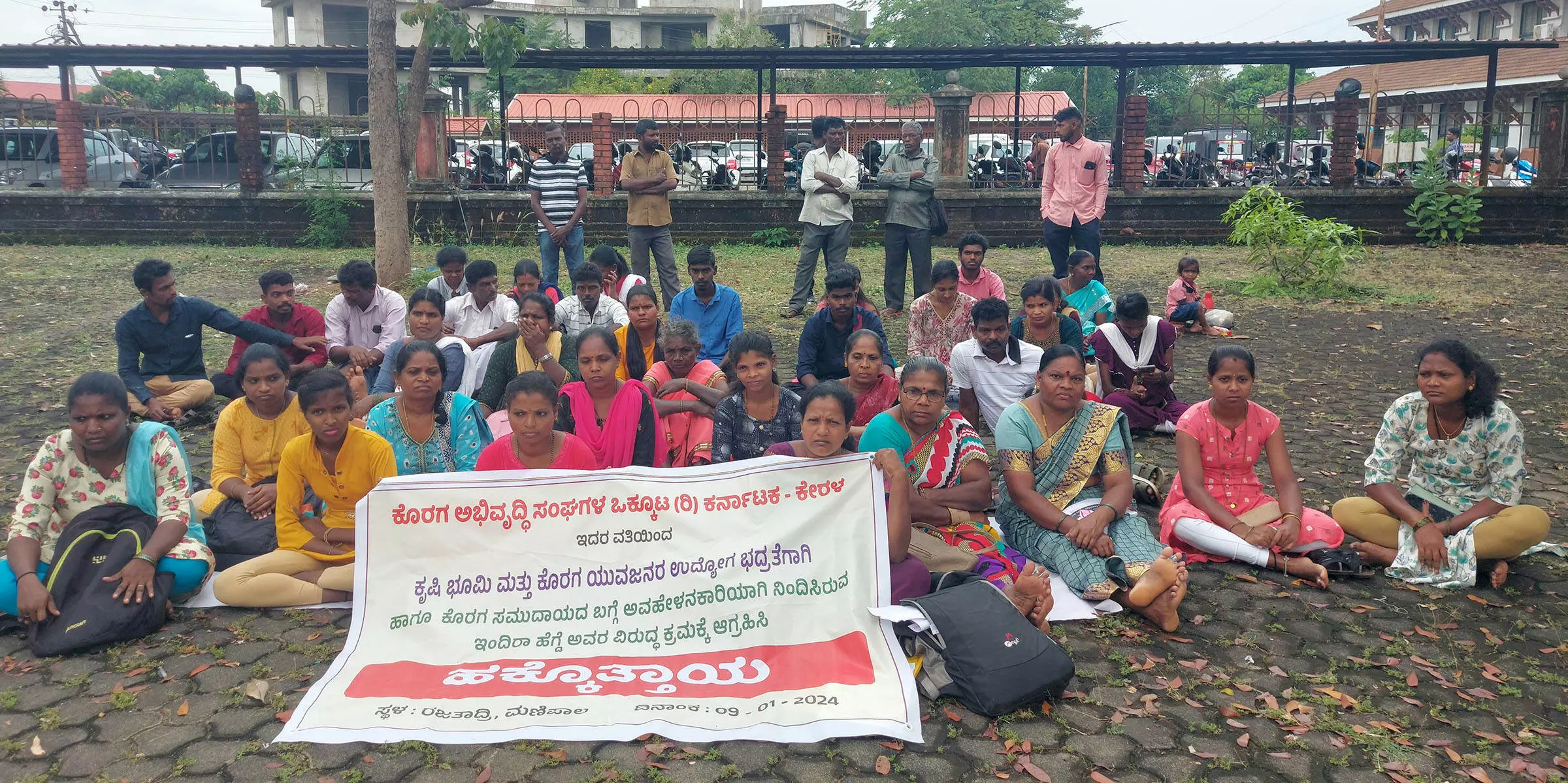 ಕೊರಗ ಸಮುದಾಯದ ಅವಹೇಳನ ಖಂಡಿಸಿ ಪ್ರತಿಭಟನೆ ಕೊರಗ ಸಮುದಾಯದ ಅವಹೇಳನ ಖಂಡಿಸಿ ಪ್ರತಿಭಟನೆ