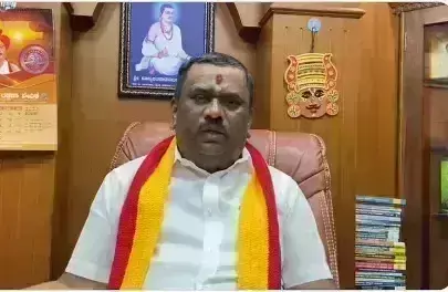 ಕರವೇ ನಾರಾಯಣಗೌಡ ಮತ್ತೆ ಪೊಲೀಸ್ ವಶಕ್ಕೆ ಕರವೇ ನಾರಾಯಣಗೌಡ ಮತ್ತೆ ಪೊಲೀಸ್ ವಶಕ್ಕೆ