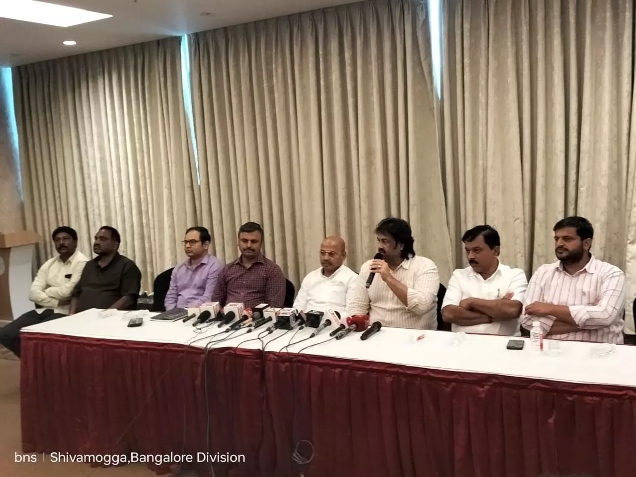 ʼಗ್ಯಾರಂಟಿʼ ಬಗ್ಗೆ ವಿಪಕ್ಷಗಳ ಆರೋಪಕ್ಕೆ ನಮ್ಮ ಕಾರ್ಯಕ್ರಮದ ಮೂಲಕವೇ ಉತ್ತರಿಸುತ್ತೇವೆ: ಸಚಿವ ಮಧುಬಂಗಾರಪ್ಪ ʼಗ್ಯಾರಂಟಿʼ ಬಗ್ಗೆ ವಿಪಕ್ಷಗಳ ಆರೋಪಕ್ಕೆ ನಮ್ಮ ಕಾರ್ಯಕ್ರಮದ ಮೂಲಕವೇ ಉತ್ತರಿಸುತ್ತೇವೆ: ಸಚಿವ ಮಧುಬಂಗಾರಪ್ಪ