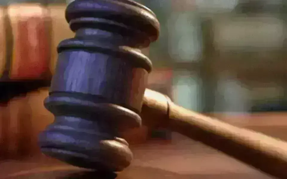 ದಾವಣಗೆರೆ| ಬಾಲಕಿಯ ಮೇಲೆ ಅತ್ಯಾಚಾರ ಪ್ರಕರಣ: ಆರೋಪಿಗೆ 20 ವರ್ಷ ಜೈಲು ಶಿಕ್ಷೆ ವಿಧಿಸಿದ ನ್ಯಾಯಾಲಯ ದಾವಣಗೆರೆ| ಬಾಲಕಿಯ ಮೇಲೆ ಅತ್ಯಾಚಾರ ಪ್ರಕರಣ: ಆರೋಪಿಗೆ 20 ವರ್ಷ ಜೈಲು ಶಿಕ್ಷೆ ವಿಧಿಸಿದ ನ್ಯಾಯಾಲಯ