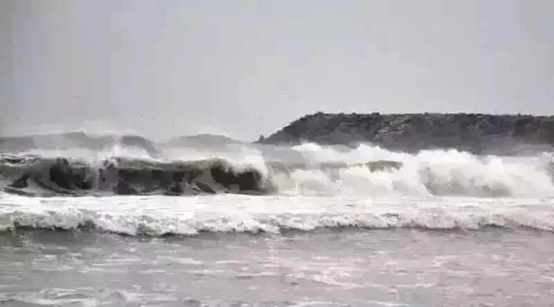 ಭಾರೀ ಚಂಡಮಾರುತ ಬೀಸುವ ಸಾಧ್ಯತೆ: ನಿರಾಶ್ರಿತರಿಗೆ ವಸತಿ ಕಲ್ಪಿಸಲು ಶಾಲೆಗೆ ರಜೆ ಸಾರಿದ ಆಡಳಿತ ಸಮಿತಿ ಭಾರೀ ಚಂಡಮಾರುತ ಬೀಸುವ ಸಾಧ್ಯತೆ: ನಿರಾಶ್ರಿತರಿಗೆ ವಸತಿ ಕಲ್ಪಿಸಲು ಶಾಲೆಗೆ ರಜೆ ಸಾರಿದ ಆಡಳಿತ ಸಮಿತಿ