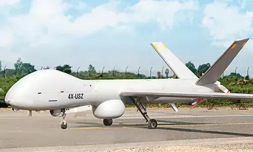 ನೌಕಾಪಡೆಗಾಗಿ ಅದಾನಿ ಸಂಸ್ಥೆ ನಿರ್ಮಿಸಿದ ಭಾರತದ ಪ್ರಥಮ ದೃಷ್ಠಿ 10 ಸ್ಟಾರ್‌ಲೈನರ್‌ ಡ್ರೋನ್‌ ಬಿಡುಗಡೆ