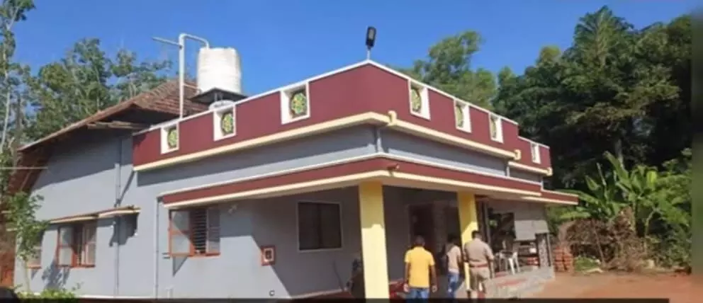 ಬಂಟ್ವಾಳ: ಮನೆಗೆ ನುಗ್ಗಿ ಚಾಕು ತೋರಿಸಿ ನಗ, ನಗದು ದರೋಡೆ ಬಂಟ್ವಾಳ: ಮನೆಗೆ ನುಗ್ಗಿ ಚಾಕು ತೋರಿಸಿ ನಗ, ನಗದು ದರೋಡೆ