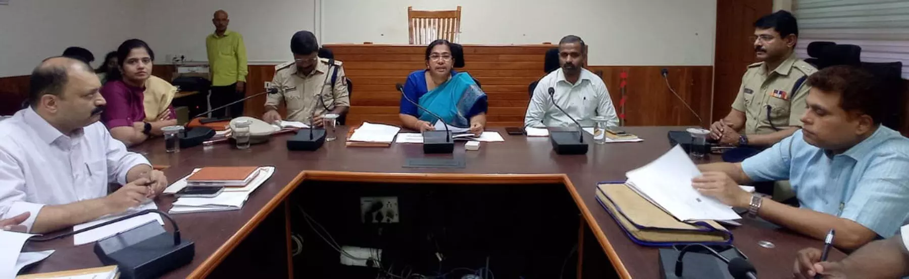 ಬರ ನಿರ್ವಹಣೆಯನ್ನು ಸಮರ್ಪಕವಾಗಿ ನಿರ್ವಹಿಸಿ: ಅಧಿಕಾರಿಗಳಿಗೆ ಉಡುಪಿ ಜಿಲ್ಲಾಧಿಕಾರಿ ಸೂಚನೆ ಬರ ನಿರ್ವಹಣೆಯನ್ನು ಸಮರ್ಪಕವಾಗಿ ನಿರ್ವಹಿಸಿ: ಅಧಿಕಾರಿಗಳಿಗೆ ಉಡುಪಿ ಜಿಲ್ಲಾಧಿಕಾರಿ ಸೂಚನೆ