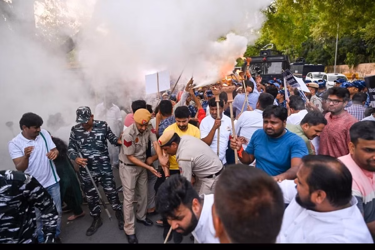 ಅಗ್ನಿಪಥ ಯೋಜನೆ ಮುನ್ನ ಸೇನೆಗಳಿಗೆ ಆಯ್ಕೆಯಾದವರಿಗೆ ಆದ್ಯತೆ ನೀಡುವಂತೆ ಆಗ್ರಹಿಸಿ ಪ್ರತಿಭಟನೆ ಅಗ್ನಿಪಥ ಯೋಜನೆ ಮುನ್ನ ಸೇನೆಗಳಿಗೆ ಆಯ್ಕೆಯಾದವರಿಗೆ ಆದ್ಯತೆ ನೀಡುವಂತೆ ಆಗ್ರಹಿಸಿ ಪ್ರತಿಭಟನೆ