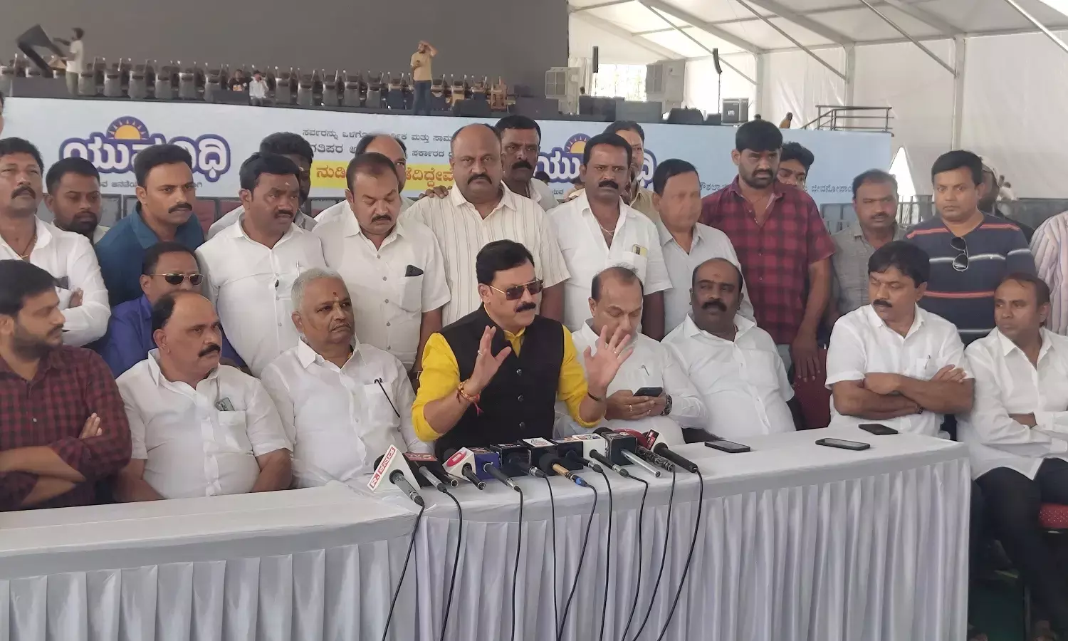 ಮಗನಿಗೆ ಟಿಕೆಟ್ ಕೊಟ್ಟಿಲ್ಲ ಎಂದರೆ, ಈಶ್ವರಪ್ಪ ಎರಡನೇ ಯತ್ನಾಳ್ ಆಗ್ತಾರೆ: ಬೇಳೂರು ಗೋಪಾಲಕೃಷ್ಣ