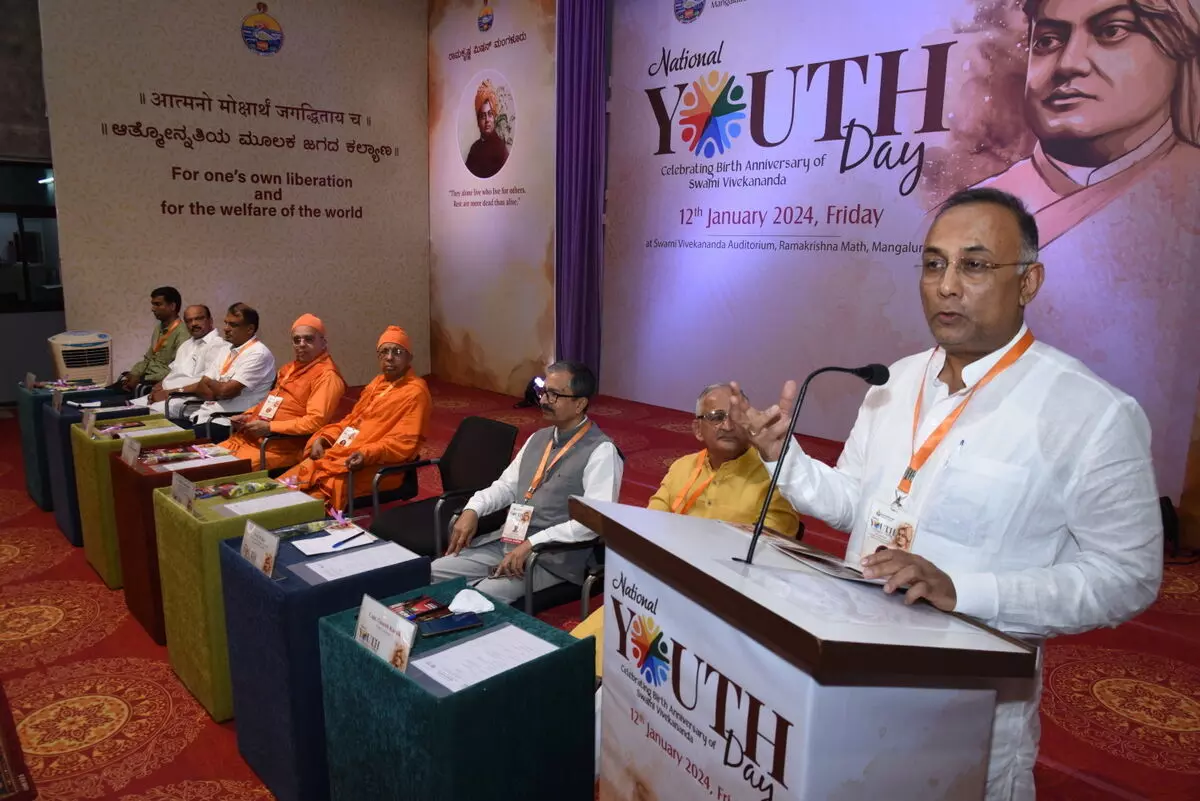 ಸ್ವಾಮಿ ವಿವೇಕಾನಂದರು ಯುವಕರ ಆದರ್ಶ: ದ.ಕ. ಜಿಲ್ಲಾ ಉಸ್ತುವಾರಿ ಸಚಿವ ದಿನೇಶ್ ಗುಂಡೂರಾವ್ ಸ್ವಾಮಿ ವಿವೇಕಾನಂದರು ಯುವಕರ ಆದರ್ಶ: ದ.ಕ. ಜಿಲ್ಲಾ ಉಸ್ತುವಾರಿ ಸಚಿವ ದಿನೇಶ್ ಗುಂಡೂರಾವ್