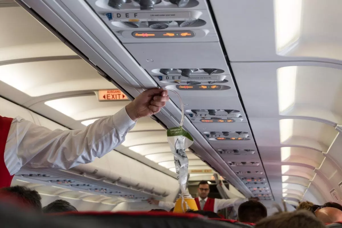 ವಿಮಾನದಲ್ಲಿ ಆಮ್ಲಜನಕ ಕೊರತೆ: ಗಾಂಬಿಯ ಫುಟ್ಬಾಲ್ ಆಟಗಾರರಿಗೆ ಸಾವಿನ ಭಯ ವಿಮಾನದಲ್ಲಿ ಆಮ್ಲಜನಕ ಕೊರತೆ: ಗಾಂಬಿಯ ಫುಟ್ಬಾಲ್ ಆಟಗಾರರಿಗೆ ಸಾವಿನ ಭಯ