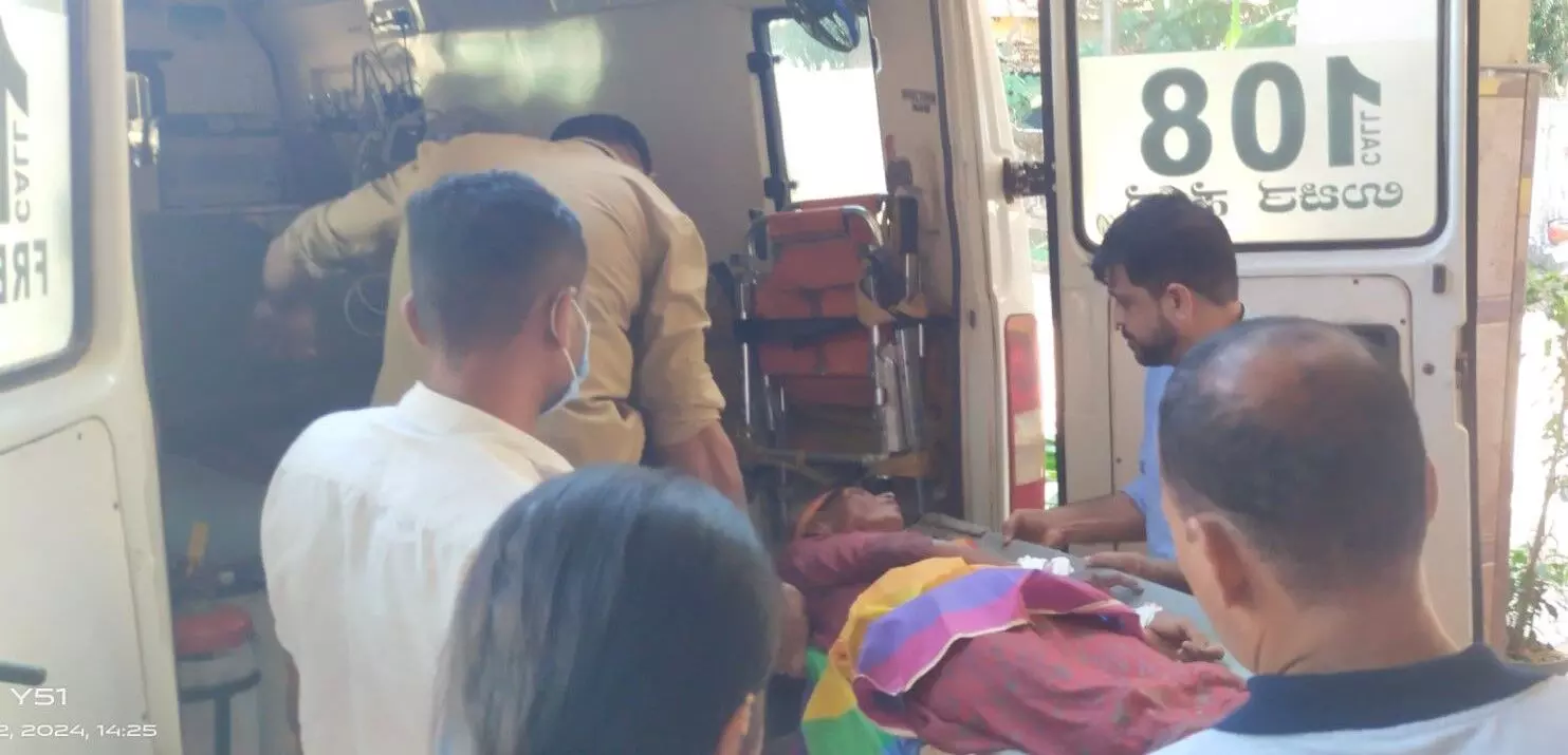 ಆಕ್ರಮಣಕಾರಿ ಪ್ರತಿರೋಧದ ಮಾನಸಿಕ ಅಸ್ವಸ್ಥೆ: ಆಸ್ಪತ್ರೆಗೆ ದಾಖಲಿಸಿದ ಉಪ್ಪಿನಂಗಡಿ ಗ್ರಾ.ಪಂ. ಉಪಾಧ್ಯಕ್ಷೆ ಆಕ್ರಮಣಕಾರಿ ಪ್ರತಿರೋಧದ ಮಾನಸಿಕ ಅಸ್ವಸ್ಥೆ: ಆಸ್ಪತ್ರೆಗೆ ದಾಖಲಿಸಿದ ಉಪ್ಪಿನಂಗಡಿ ಗ್ರಾ.ಪಂ. ಉಪಾಧ್ಯಕ್ಷೆ