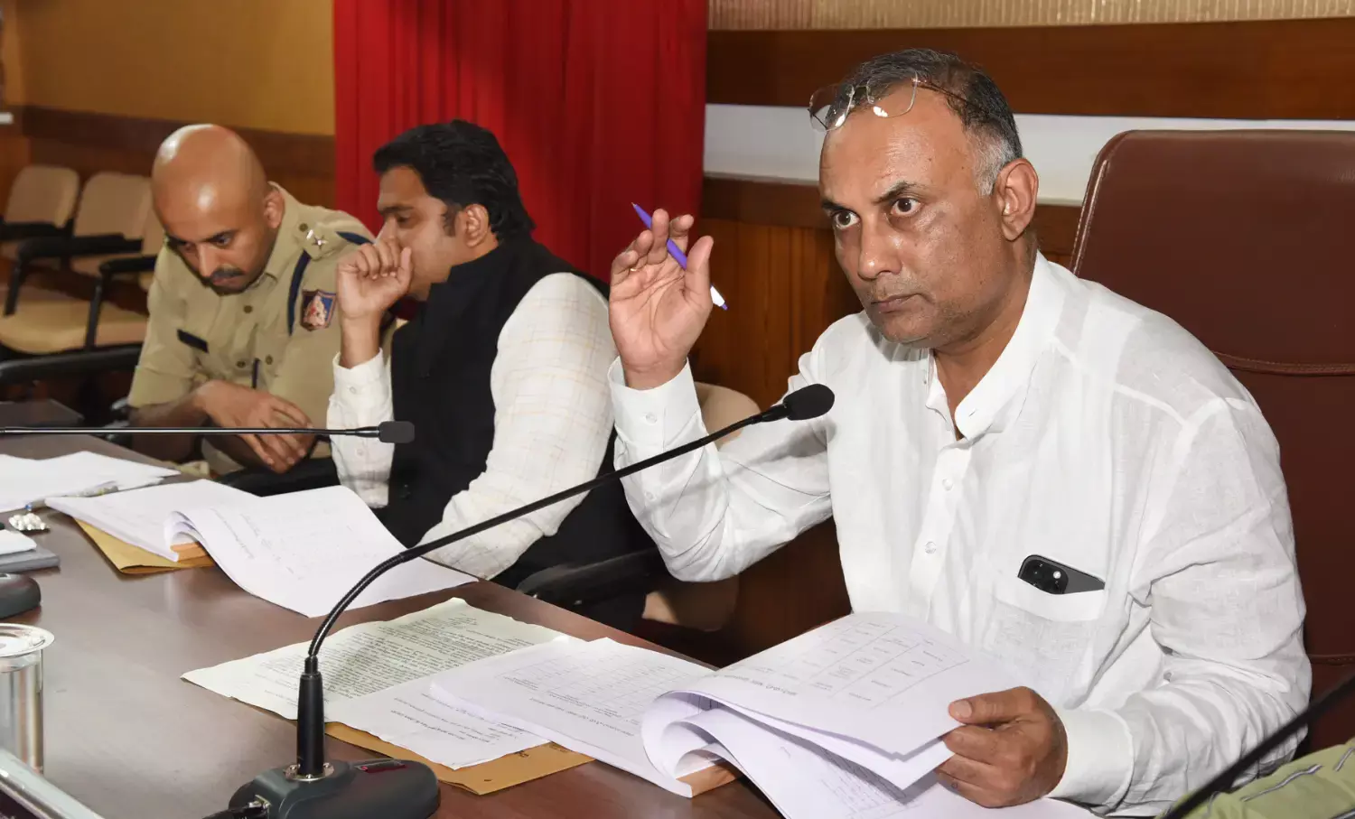 ಜಲಜೀವನ್ ಮಿಷನ್ ಕಾಮಗಾರಿ ಅವೈಜ್ಞಾನಿಕ ಆರೋಪ: ವಾರದೊಳಗೆ ಪರಿಶೀಲನಾ ವರದಿಗೆ ದಿನೇಶ್ ಗುಂಡೂರಾವ್ ಸೂಚನೆ