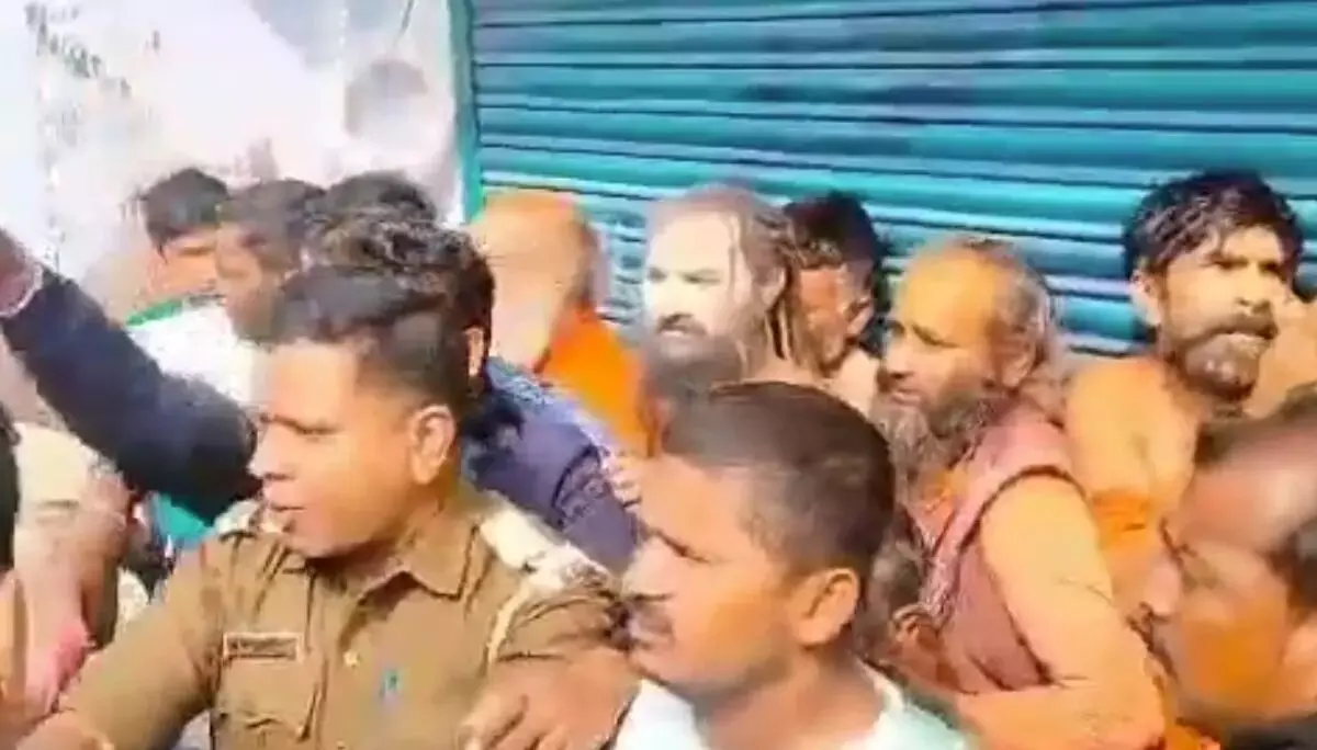 ಪಶ್ಚಿಮ ಬಂಗಾಳದಲ್ಲಿ ಸಾಧುಗಳಿಗೆ ಥಳಿತ;12 ಮಂದಿ ಆರೋಪಿಗಳ ಬಂಧನ ಪಶ್ಚಿಮ ಬಂಗಾಳದಲ್ಲಿ ಸಾಧುಗಳಿಗೆ ಥಳಿತ;12 ಮಂದಿ ಆರೋಪಿಗಳ ಬಂಧನ