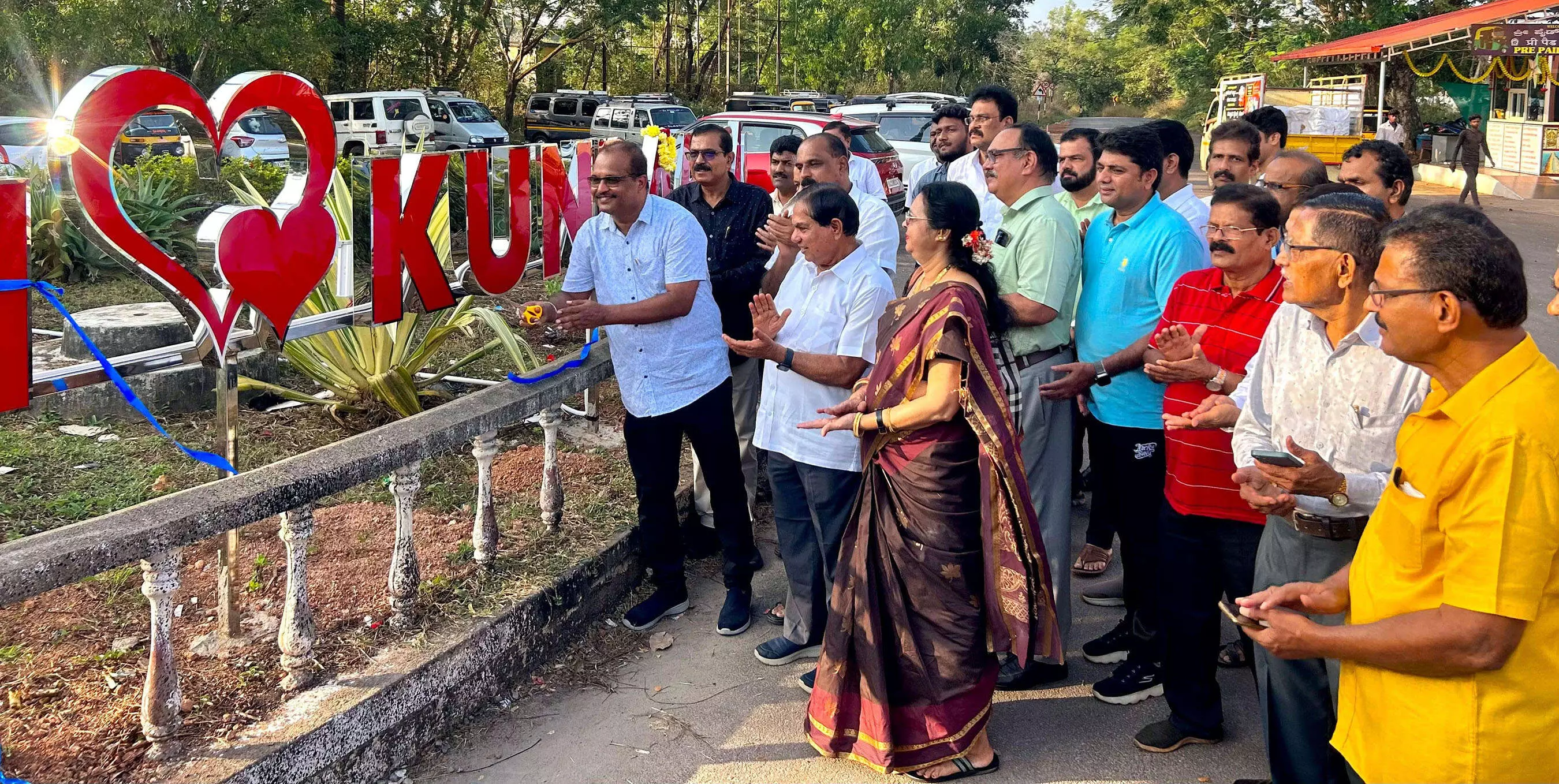 ಕುಂದಾಪುರ ರೈಲು ನಿಲ್ದಾಣಕ್ಕೆ ವಿವಿಧ ಕೊಡುಗೆಗಳ ಉದ್ಘಾಟನೆ ಕುಂದಾಪುರ ರೈಲು ನಿಲ್ದಾಣಕ್ಕೆ ವಿವಿಧ ಕೊಡುಗೆಗಳ ಉದ್ಘಾಟನೆ