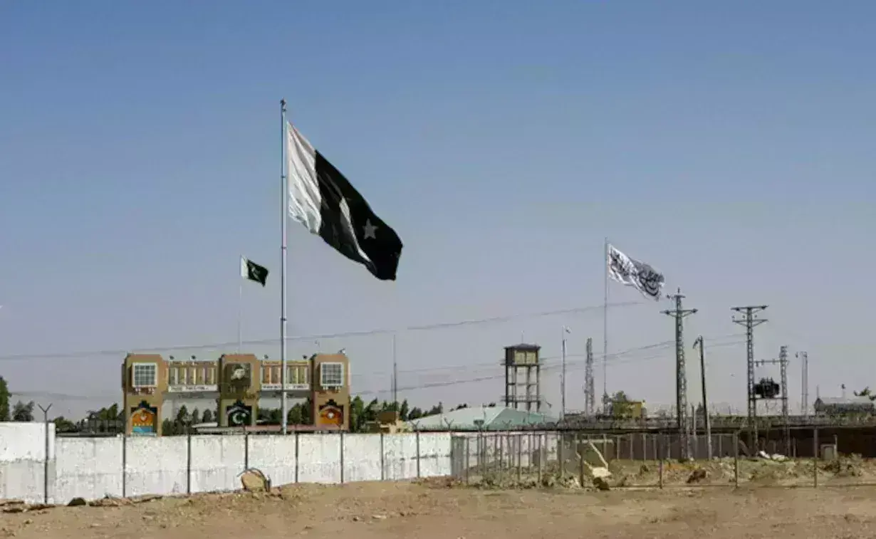 ಅಫ್ಘಾನ್ ಗಡಿ ಬಳಿಯ ಪ್ರಮುಖ ಗಡಿದಾಟನ್ನು ಮುಚ್ಚಿದ ಪಾಕಿಸ್ತಾನ ಅಫ್ಘಾನ್ ಗಡಿ ಬಳಿಯ ಪ್ರಮುಖ ಗಡಿದಾಟನ್ನು ಮುಚ್ಚಿದ ಪಾಕಿಸ್ತಾನ