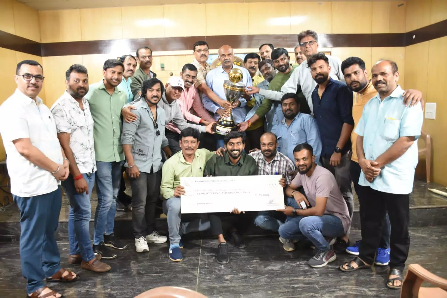 ‘ರೋಹನ್ ಕಪ್’ ಕ್ರಿಕೆಟ್ ಟೂರ್ನಿ: ಚಾಂಪಿಯನ್ ಬೆಂಗಳೂರು ನಗರ ತಂಡದಿಂದ ಬಹುಮಾನ ಮೊತ್ತ ದ.ಕ. ಜಿಲ್ಲಾ ಘಟಕಕ್ಕೆ ಸಮರ್ಪಣೆ ‘ರೋಹನ್ ಕಪ್’ ಕ್ರಿಕೆಟ್ ಟೂರ್ನಿ: ಚಾಂಪಿಯನ್ ಬೆಂಗಳೂರು ನಗರ ತಂಡದಿಂದ ಬಹುಮಾನ ಮೊತ್ತ ದ.ಕ. ಜಿಲ್ಲಾ ಘಟಕಕ್ಕೆ ಸಮರ್ಪಣೆ