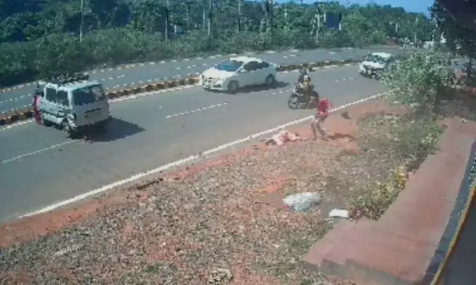 ಗುರುವಾಯನಕೆರೆ : ರಸ್ತೆ ಬದಿ ನಿಂತಿದ್ದ ಮಹಿಳೆಗೆ ಕಾರು ಢಿಕ್ಕಿ: ಗಂಭೀರ ಗಾಯ