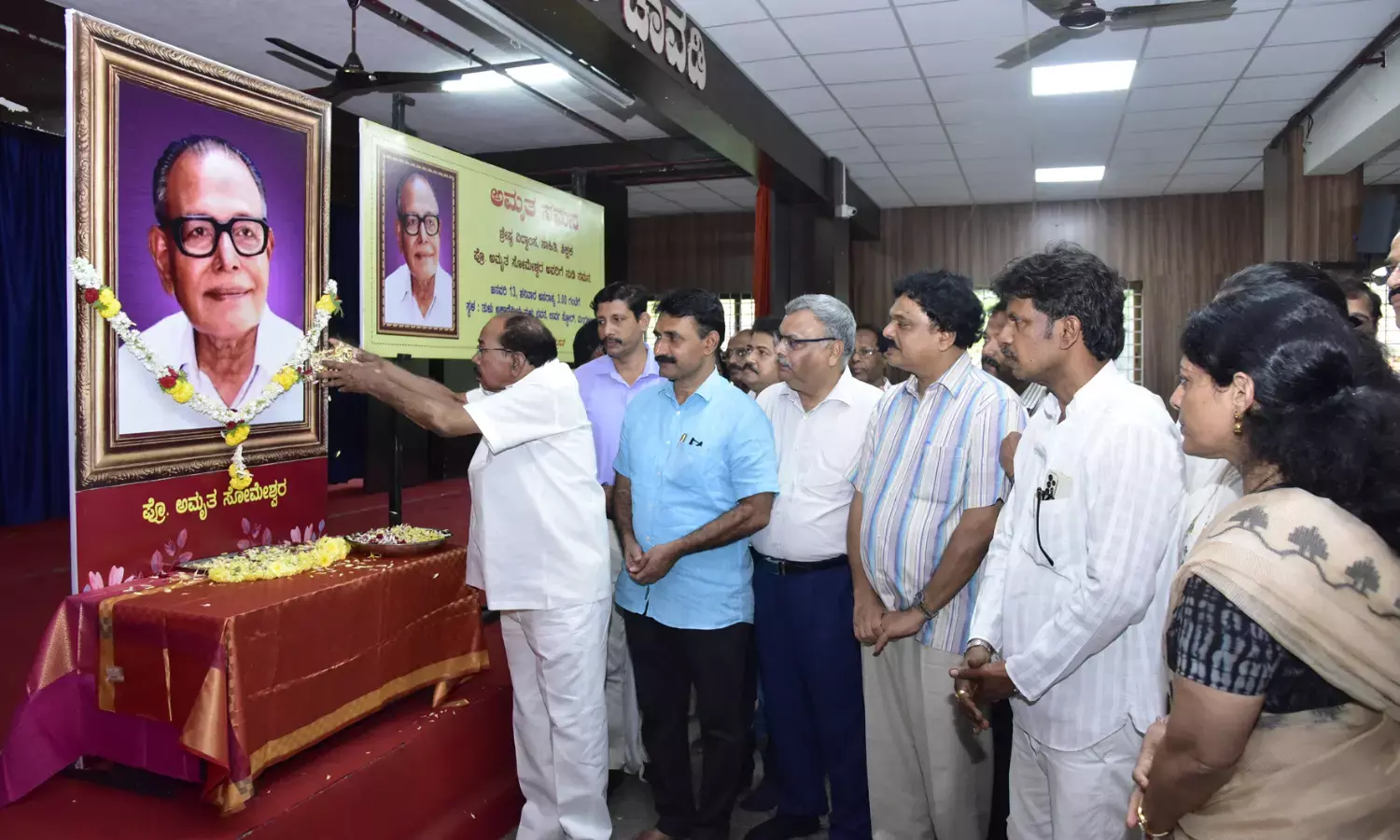 ಮಾನವೀಯ ಕಾಳಜಿಯೇ ಅಮೃತರ ಕೃತಿಗಳ ಜೀವಾಳ: ವೀರಪ್ಪ ಮೊಯ್ಲಿ