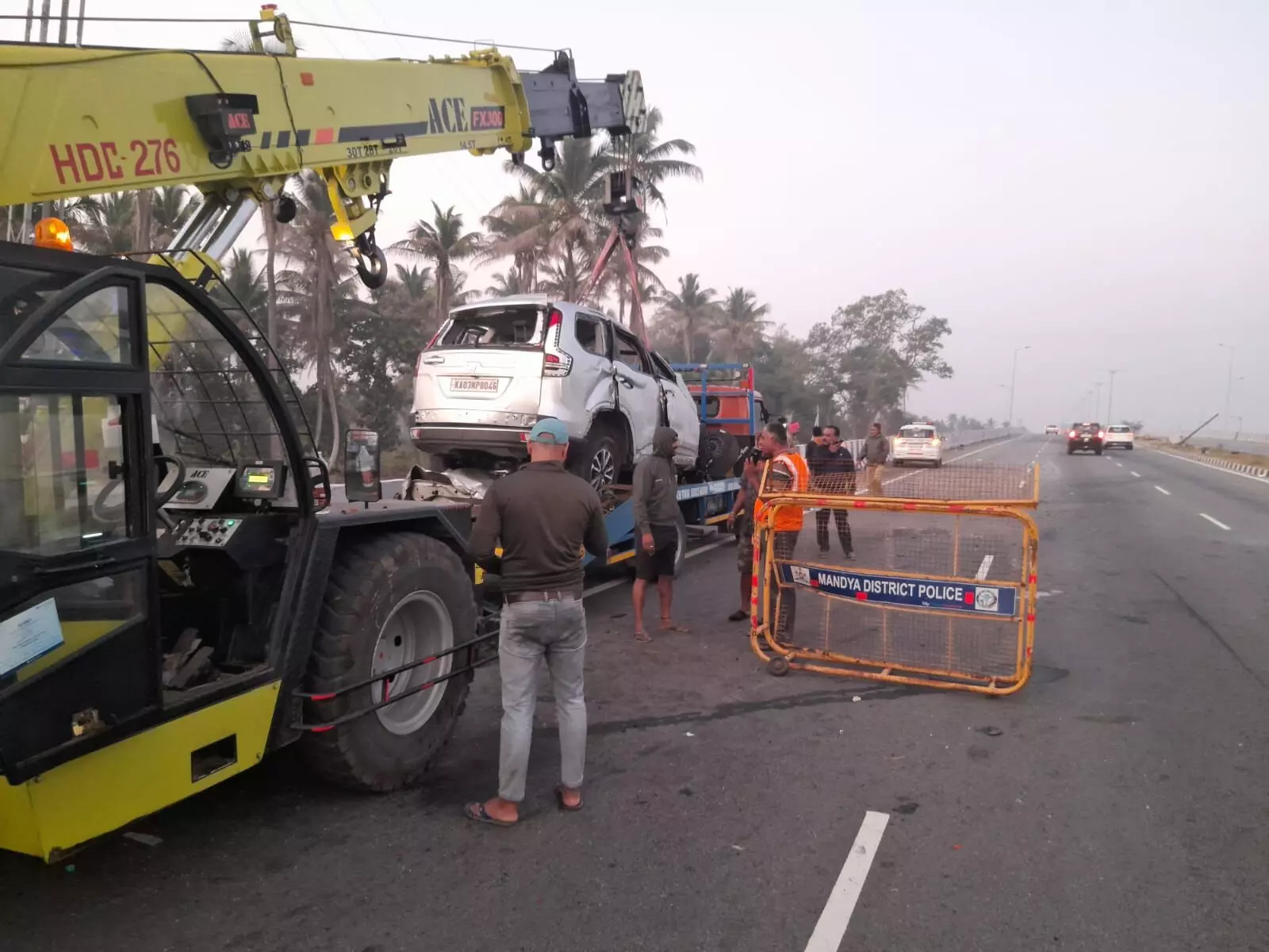 ಮದ್ದೂರು | ದಶಪಥ ಹೆದ್ದಾರಿಯಲ್ಲಿ ಡಿವೈಡರ್ ಗೆ ಕಾರು ಢಿಕ್ಕಿ: ಇಬ್ಬರು ಮೃತ್ಯು ಮದ್ದೂರು | ದಶಪಥ ಹೆದ್ದಾರಿಯಲ್ಲಿ ಡಿವೈಡರ್ ಗೆ ಕಾರು ಢಿಕ್ಕಿ: ಇಬ್ಬರು ಮೃತ್ಯು