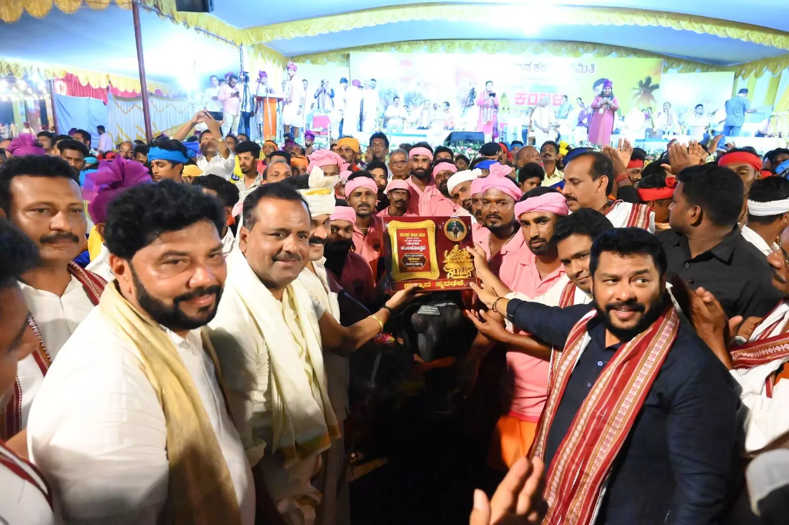 ನರಿಂಗಾನದಲ್ಲಿ ಕ್ರೀಡಾಂಗಣ ನಿರ್ಮಾಣ ಶ್ರೀಘ್ರ ಆರಂಭ; ಕ್ರೀಡಾ ಸಚಿವ ಬಿ. ನಾಗೇಂದ್ರ ಭರವಸೆ ನರಿಂಗಾನದಲ್ಲಿ ಕ್ರೀಡಾಂಗಣ ನಿರ್ಮಾಣ ಶ್ರೀಘ್ರ ಆರಂಭ; ಕ್ರೀಡಾ ಸಚಿವ ಬಿ. ನಾಗೇಂದ್ರ ಭರವಸೆ