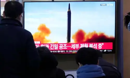 ದೂರದ ಅಮೆರಿಕಾ ನೆಲೆಗಳನ್ನು ತಲುಪಬಲ್ಲ ಬ್ಯಾಲಿಸ್ಟಿಕ್ ಕ್ಷಿಪಣಿಗಳನ್ನು ಉಡಾಯಿಸಿದ ಉತ್ತರ ಕೊರಿಯಾ
